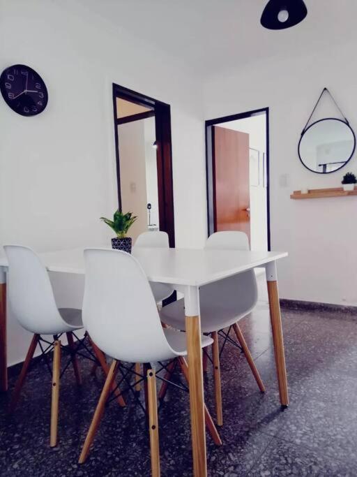 Alojate 13 D - - 4 Personas Zona Hospital Espanol- Estadio Unico- Excelente Ubicacion Apartment *